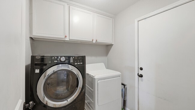 Building Photo - 19 Pebblebrook Ln