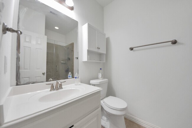 Building Photo - 17222 Red Oak Bend Dr