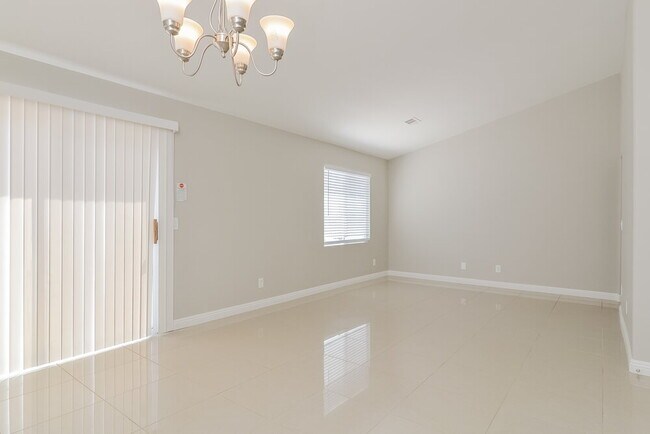 Building Photo - 312 Carole Little Ct