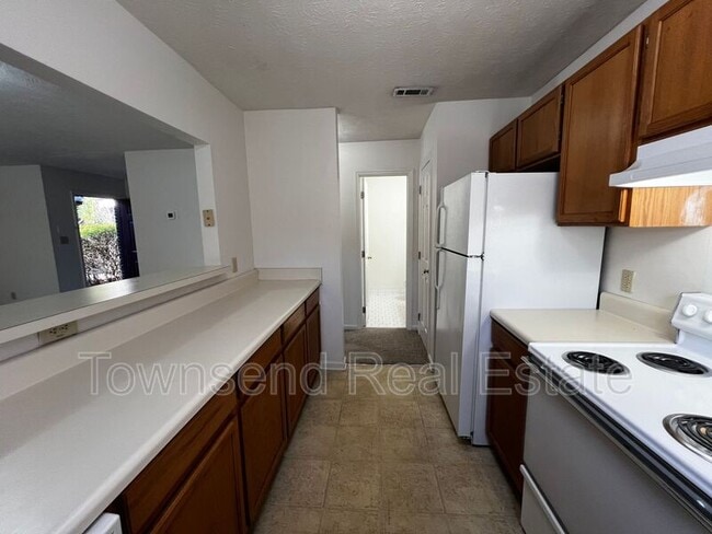 Building Photo - 1051 Ancestry Dr