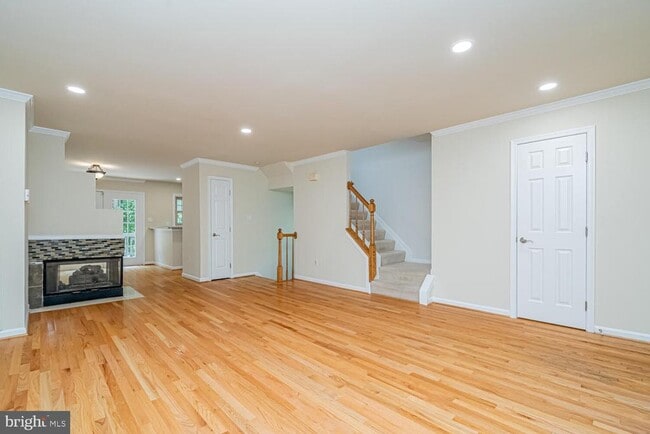 Building Photo - 1275 Quaker Hill Dr