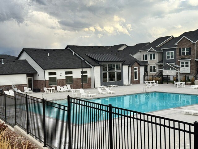 Building Photo - 1092 N Sawtooth Way