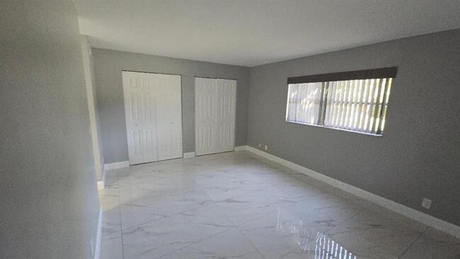 Building Photo - 3000 Riverside Dr