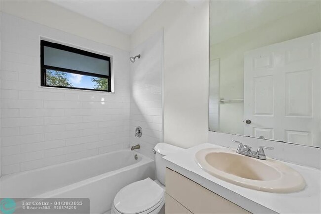 Building Photo - 13924 Folkestone Cir