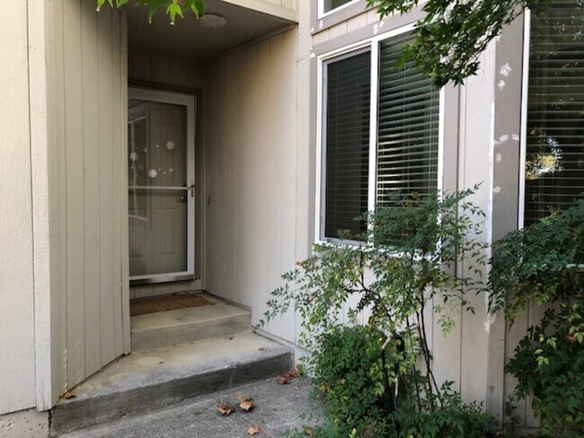 Building Photo - 1304 Foothill Dr