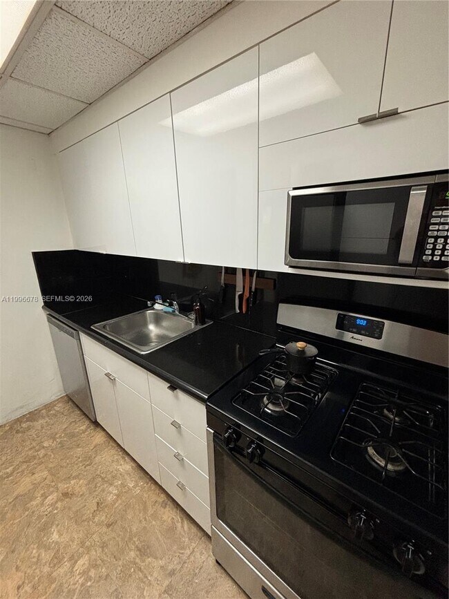 Building Photo - 700 Biltmore Way