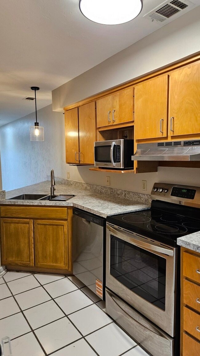 Building Photo - 1998 Nicklaus Dr