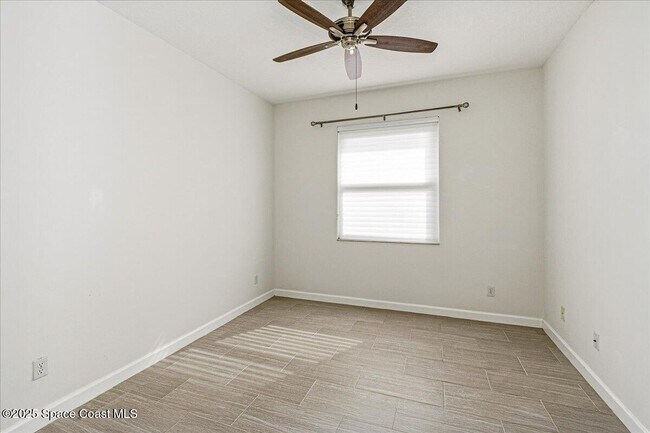 Building Photo - 558 Gardendale Cir SE