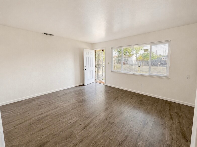 Building Photo - 7809 50th Ave