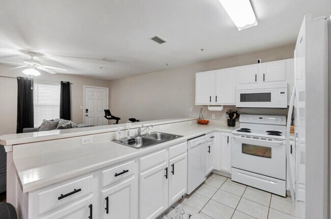 Building Photo - 17 Shell Ave SE