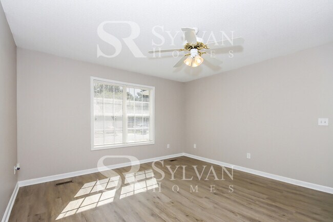 Building Photo - Come check out this beautiful home in Midway East.