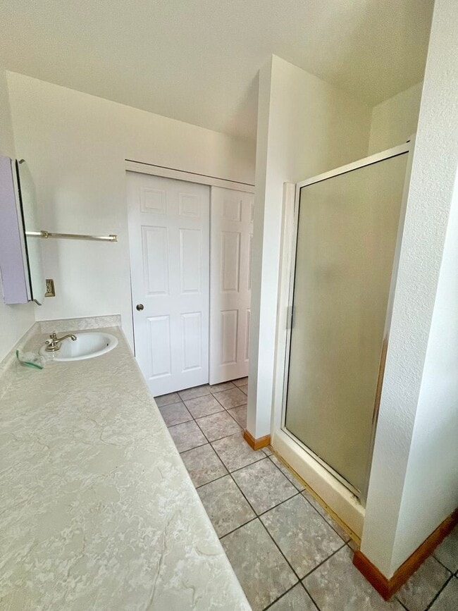 Building Photo - Welcome to this charming single-story home...