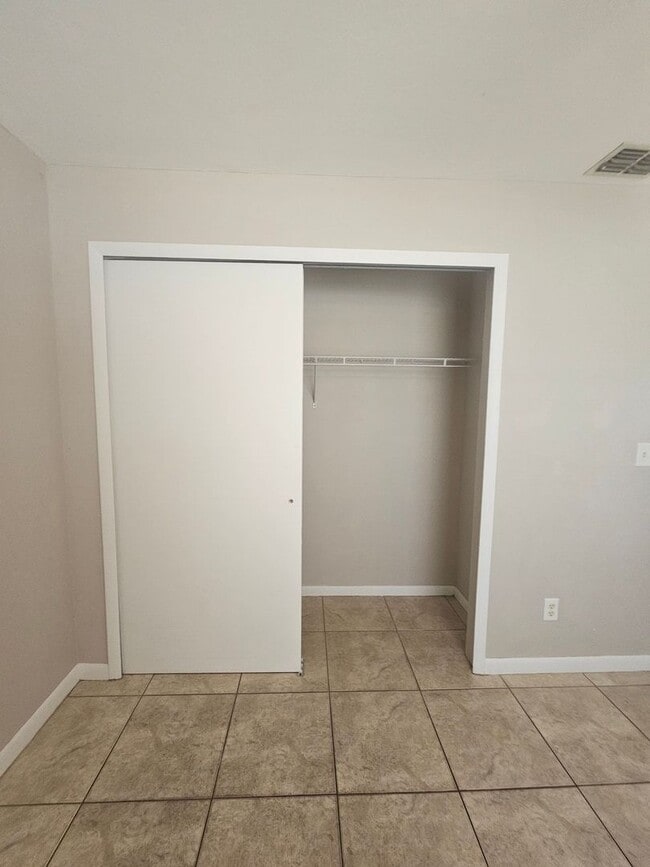 Building Photo - WR-16 Gebel 1101 Duplex