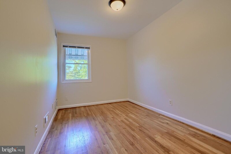 Building Photo - 825 Mildred Ave
