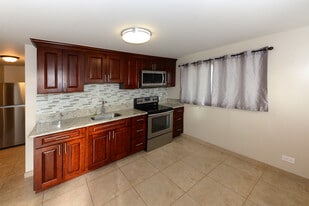Building Photo - 2011 Aupuni St