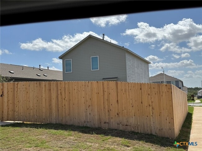 Building Photo - 317 Trinity River Holw