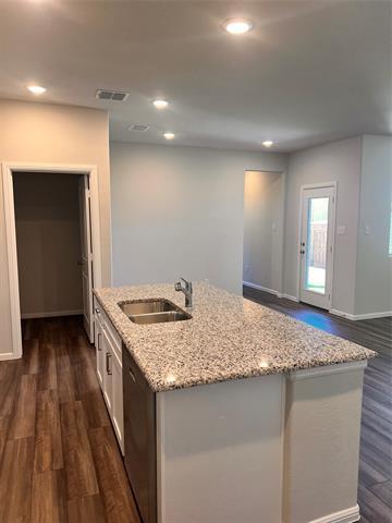 Building Photo - 900 Portina Dr