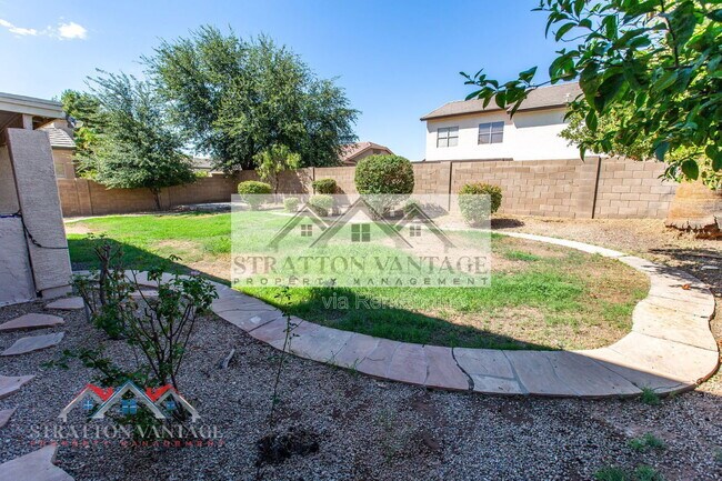 Building Photo - 960 E Constitution Dr