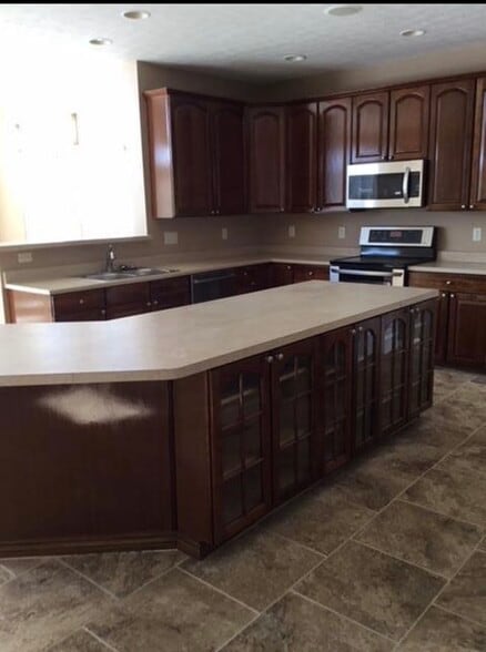 Building Photo - 5573 Woodmansee Way