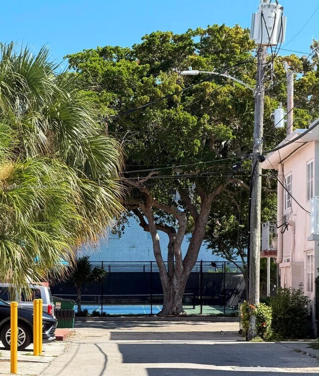 Building Photo - 7334 Harding Ave
