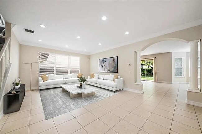 Building Photo - 8477 Breezy Hill Dr