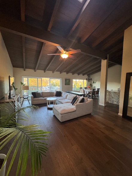 Building Photo - 1346 Miraflores Glen