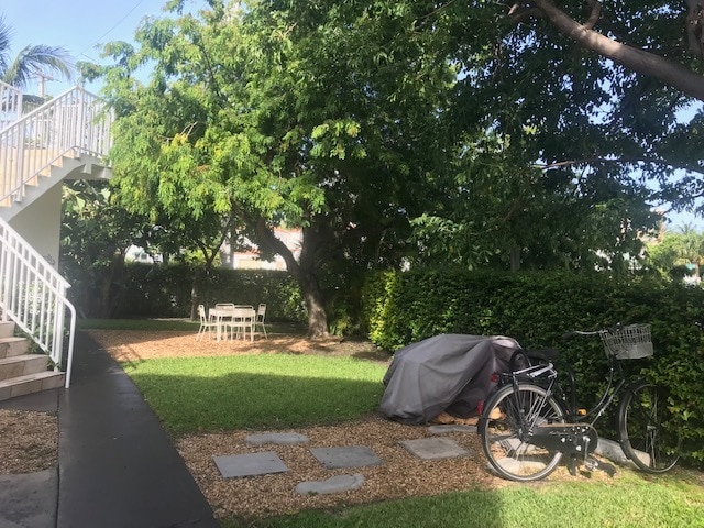 Building Photo - 2800 Pine Tree Dr