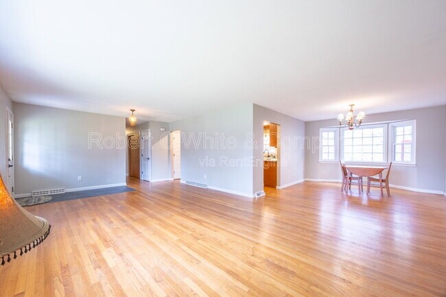Building Photo - 43 Evergreen Rd