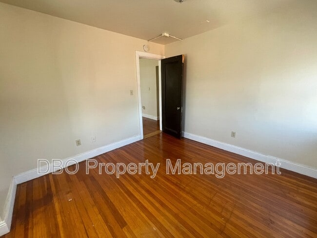 Primary Photo - 192 Lark St