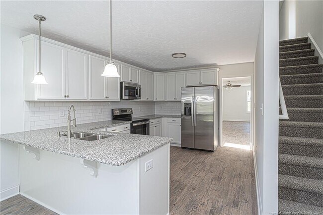 Building Photo - 907 Rochester Dr