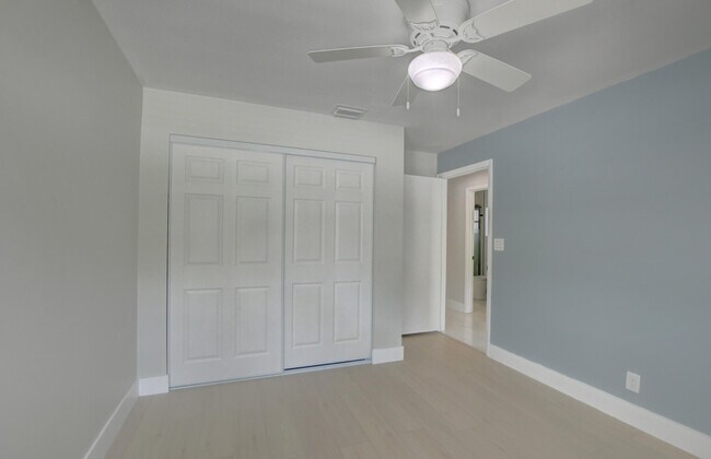 Building Photo - 20995 Country Creek Dr