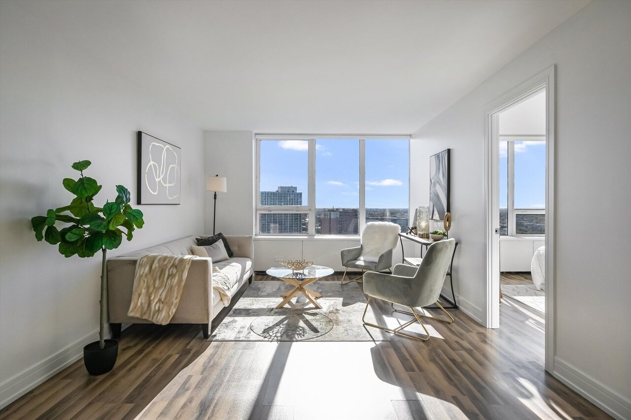 Building Photo - 3930 N Pine Grove Ave