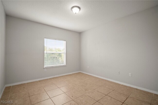 Building Photo - 11550 Villa Grand