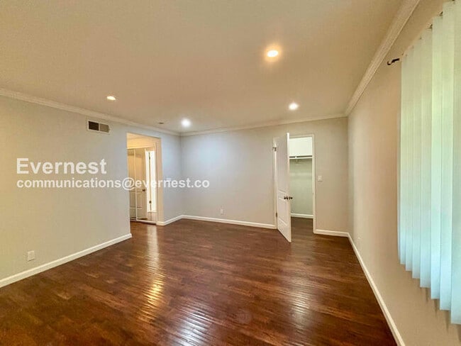 Building Photo - 8347 Burnet Ave