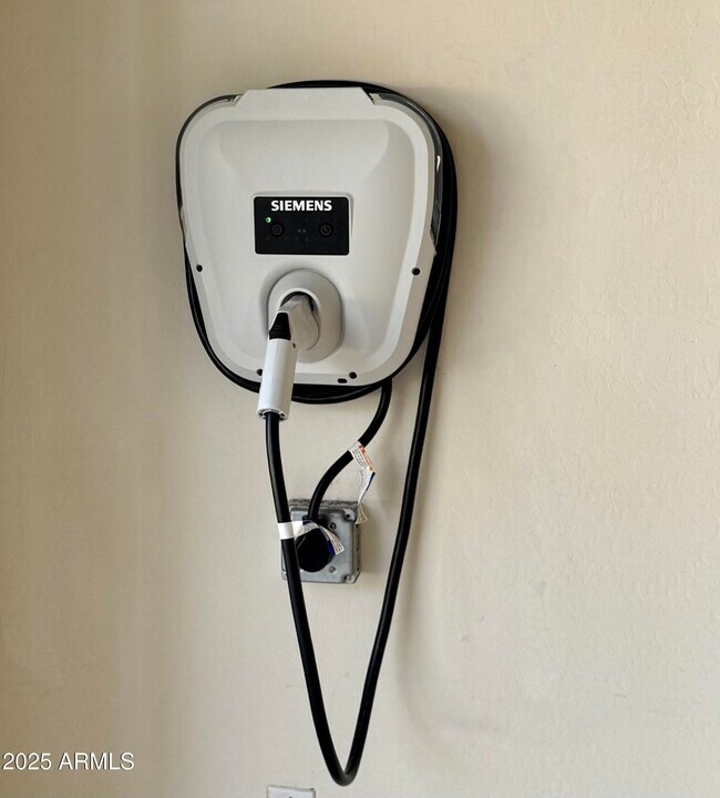 Building Photo - 7307 E Vaquero Dr