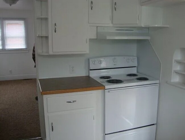 Building Photo - Live With Your Crew – 6 Bed Student Rental Near UNC!