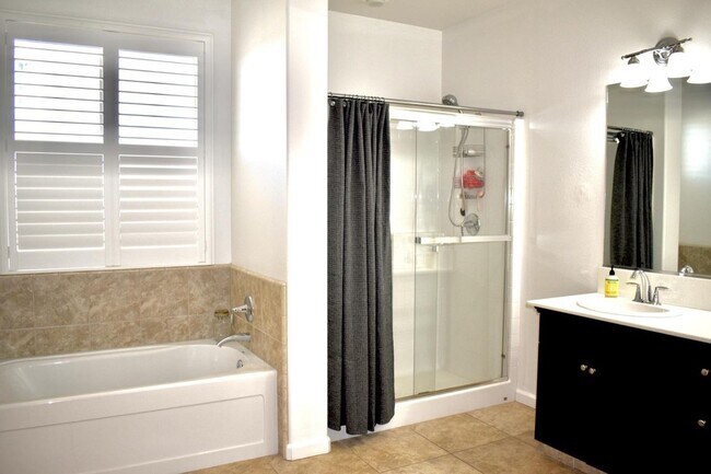 Building Photo - Stunning 3-Bedroom, 2.5-Bathroom Home for ...