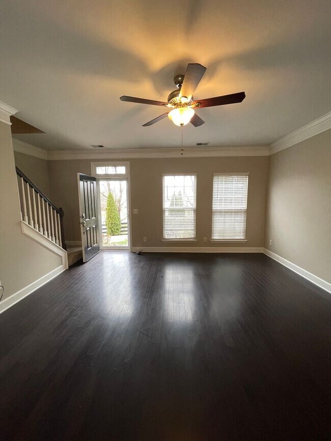 Building Photo - Lenox Village!