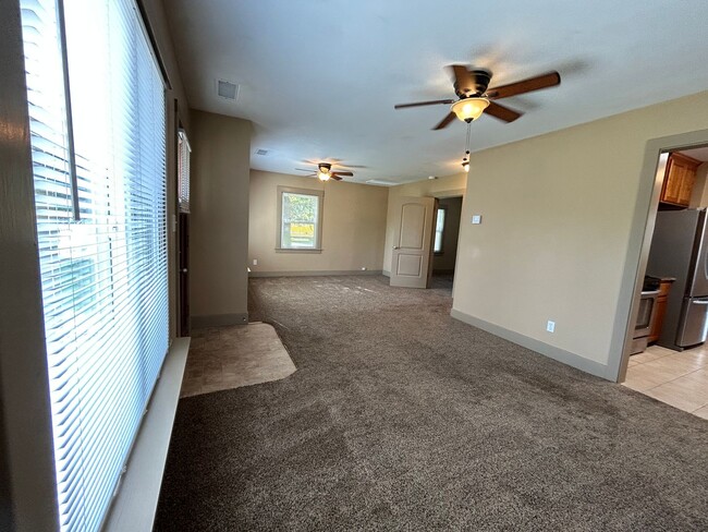 Building Photo - 2bd 1 ba with Zen Garden, Garage, Updated ...