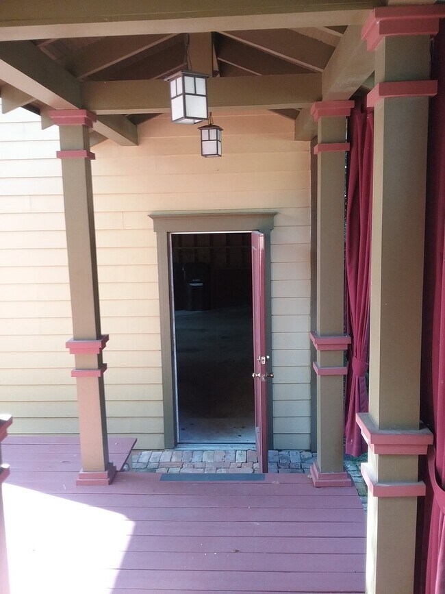 Building Photo - 3 Bedroom 2 Bath in Historic Orlando for RENT!