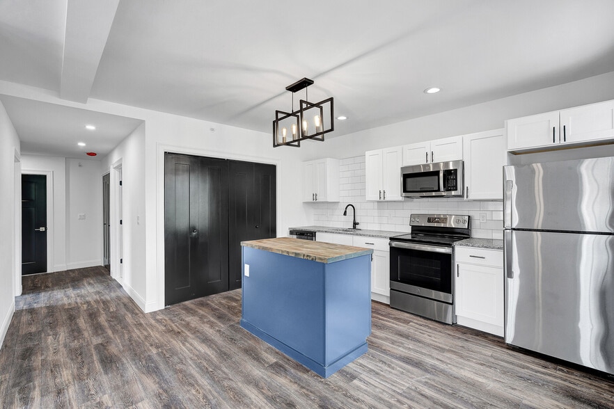 Building Photo - 2-4 Pearl St