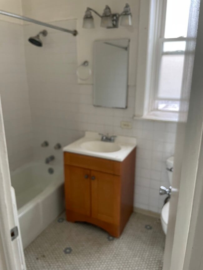 Building Photo - 5414 N Broadway