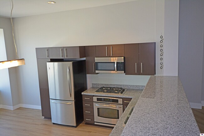 Building Photo - 1100 Wilshire Blvd