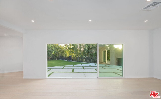 Building Photo - 645 Walther Way