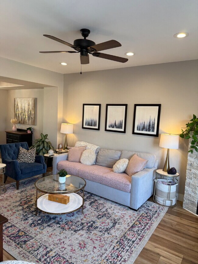 Building Photo - "Charming 2-Bed Townhouse in Littleton: Spacious 1,256 Sq Ft with 2 Full Baths & 1 Half Bath!"