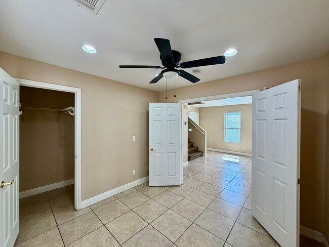 Building Photo - Very nice 2 story single family house