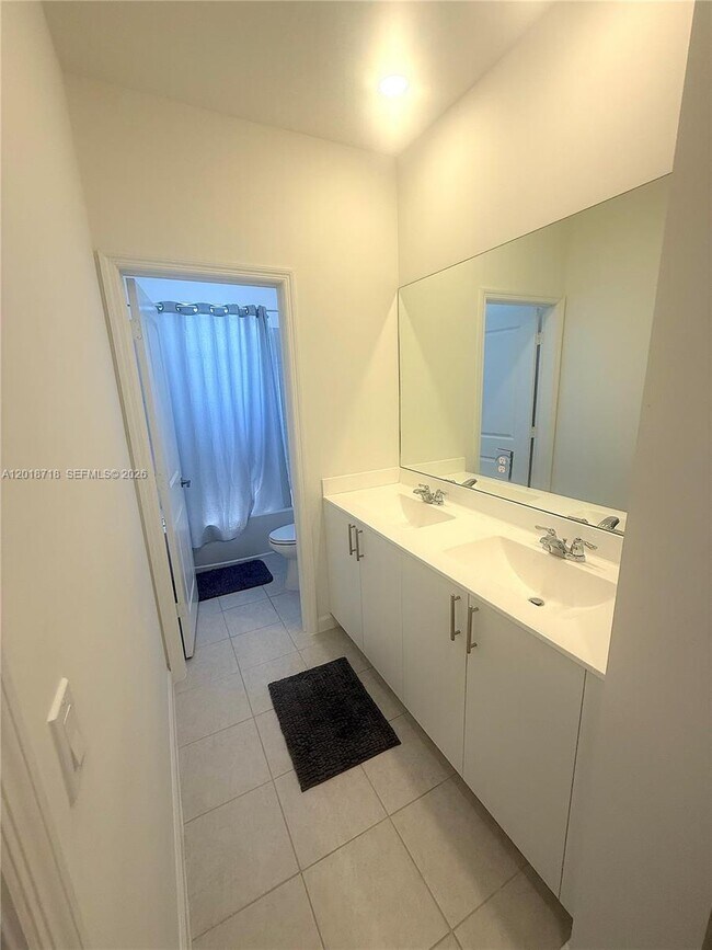 Building Photo - 4941 Oakmont Dr