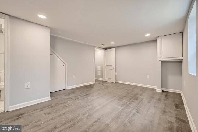 Building Photo - 4429 Newport Ave