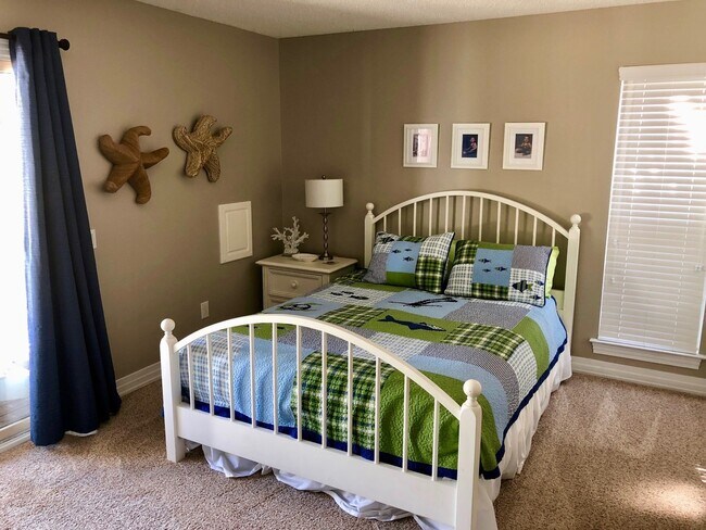 Building Photo - Beautiful Furnished Croatan Beach Home.