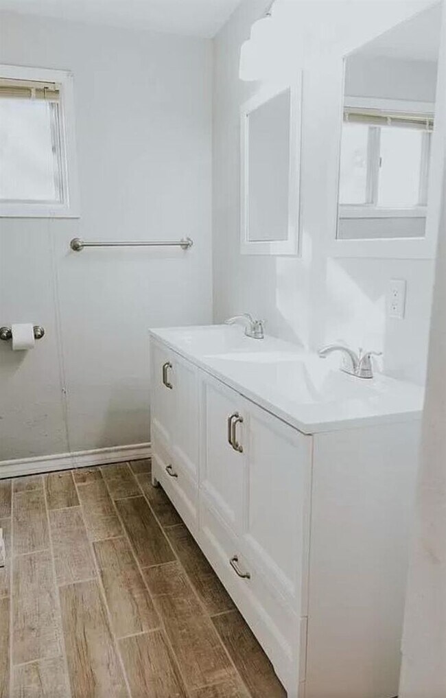 Building Photo - Charming 3/2/1 Home on a Quiet Cul-de-Sac